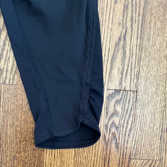Black, cropped Lululemon leggings with pockets, ruched bottoms and zipped pocket - Picture 7 of 15